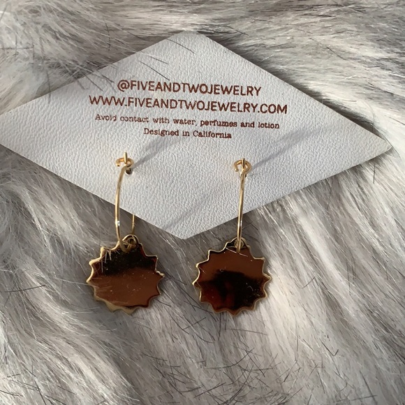 FIVE AND TWO HOOPS - Picture 2 of 3